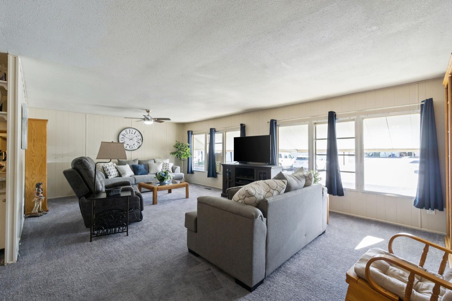 1500 Villa Avenue Clovis, CA 93612 - Photo 5 of 28 a living room with furniture and a flat screen tv