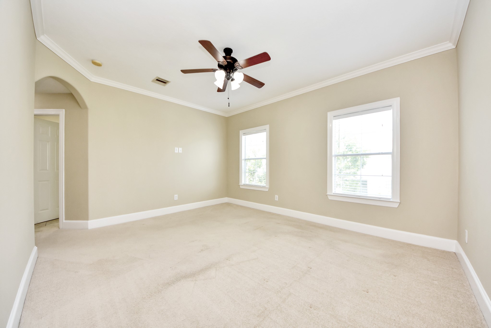 2119 Stuart Street Houston, TX 77004 - Photo 22 of 37 Notice the crown molding and elegant arched entryway!
