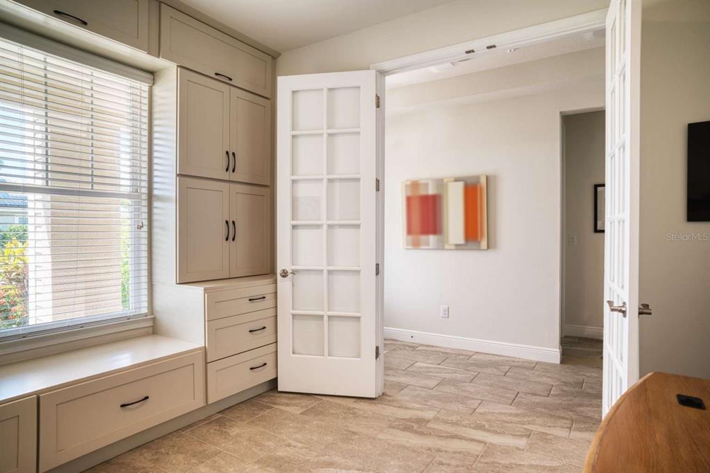 11539 Tapestry Lane Venice, FL 34293 - Photo 5 of 21 a view of cabinets and window