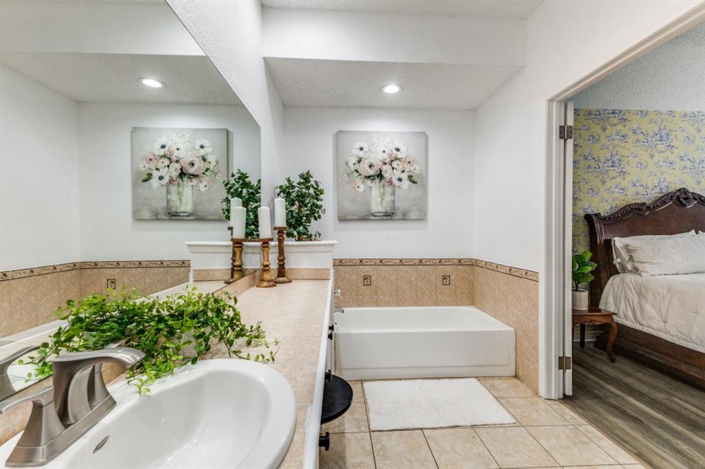 2020 Meadowbrook Drive Mesquite, TX 75149 - Photo 17 of 31 Ensuite bathroom featuring double vanity and tub.