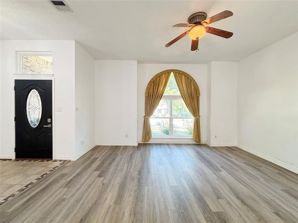 2020 Meadowbrook Drive Mesquite, TX 75149 - Photo 4 of 31 Secondary Living room is perfect for entertaining guests.