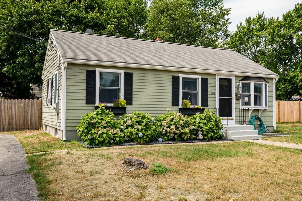 207 Levin Road Rockland, MA 02370 - Photo 3 of 32 Gallery Image 3