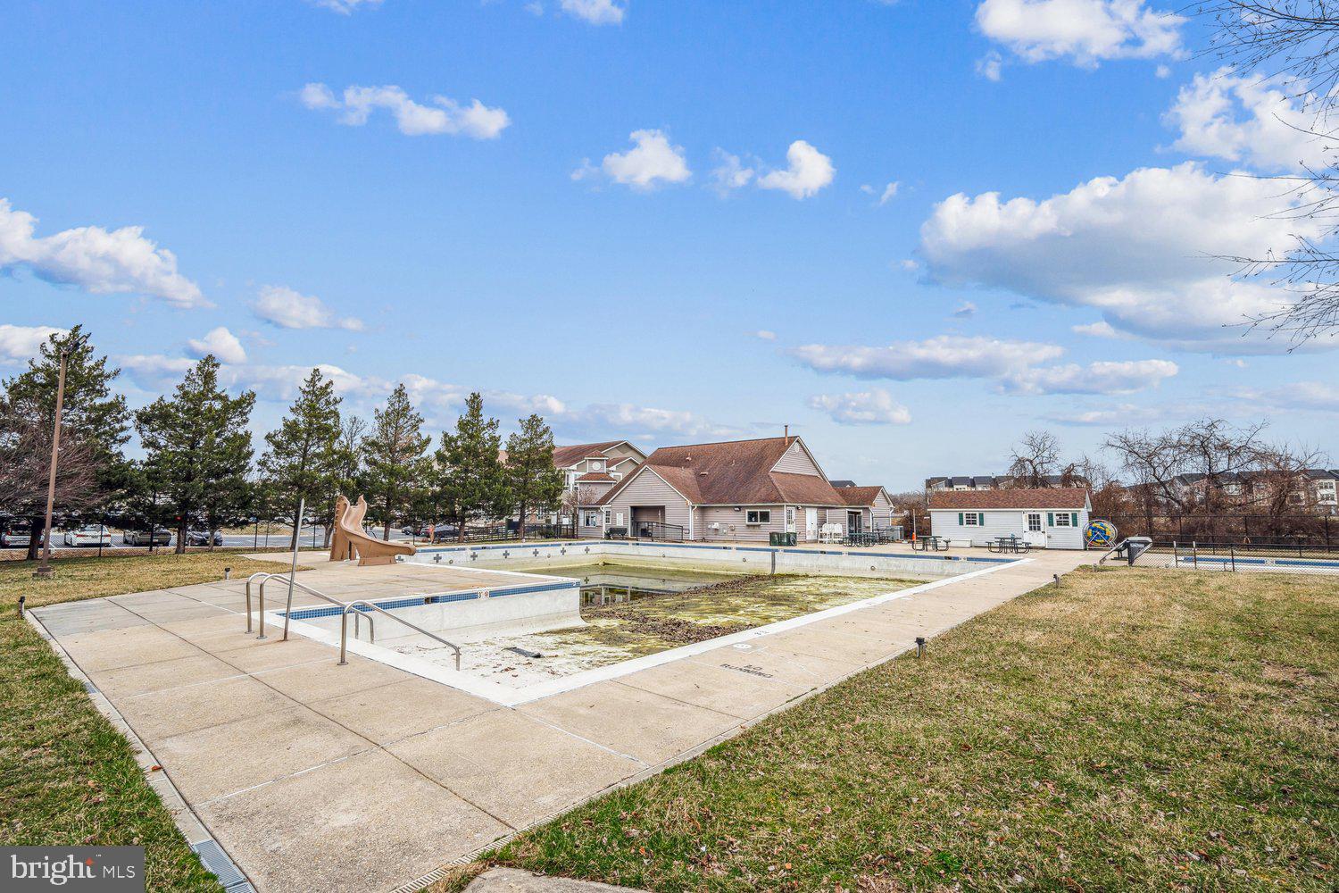 1202 Patuxent Greens Drive Laurel, MD 20708 - Photo 37 of 38 Greenview Pool