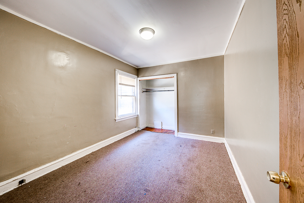 8024 South Perry Avenue Chicago, IL 60620 - Photo 13 of 37 a view of an empty room