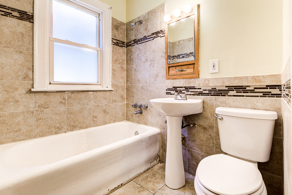 8024 South Perry Avenue Chicago, IL 60620 - Photo 15 of 37 a bathroom with a sink mirror bathtub and toilet