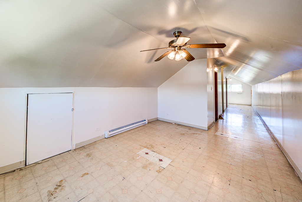 8024 South Perry Avenue Chicago, IL 60620 - Photo 25 of 37 a view of a indoor garage