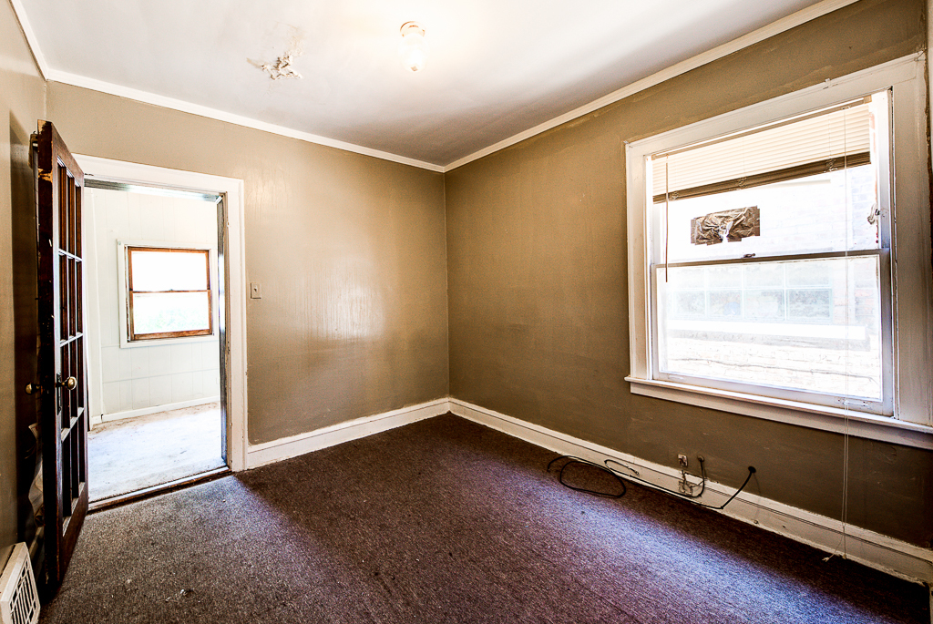 8024 South Perry Avenue Chicago, IL 60620 - Photo 9 of 37 an empty room with a window