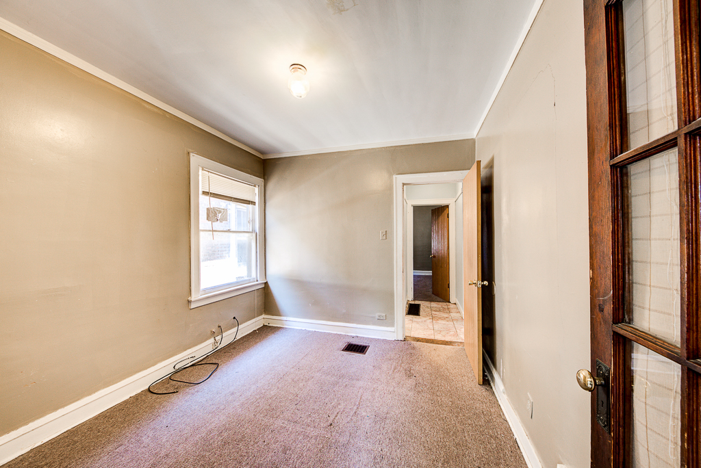8024 South Perry Avenue Chicago, IL 60620 - Photo 10 of 37 an empty room with windows