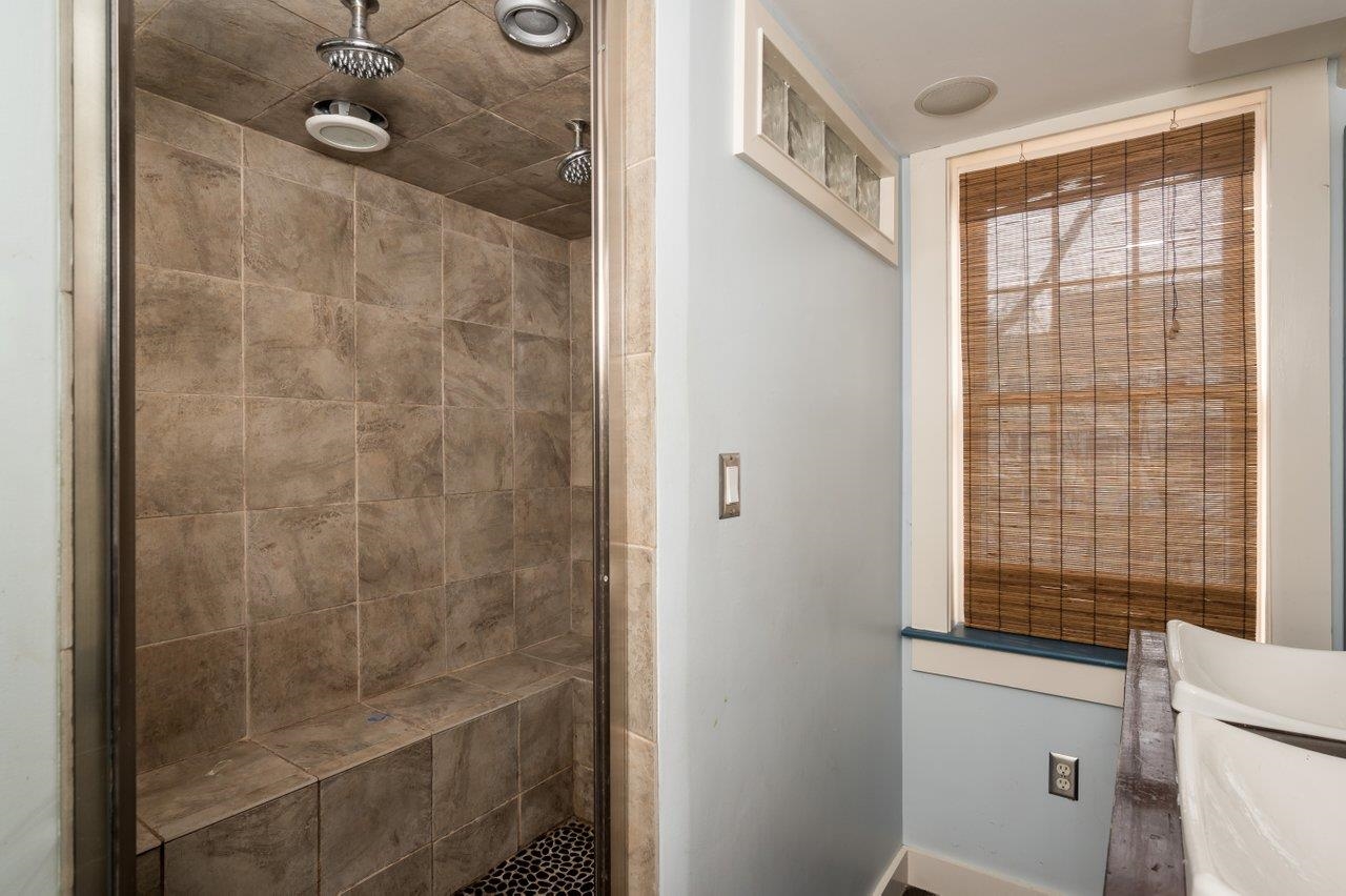 184 North Main Street Rochester, NH 03867 - Photo 22 of 40
