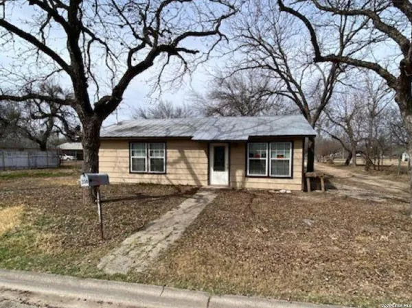 $110,000 | 316 Geraldine Street, Uvalde, TX 78801