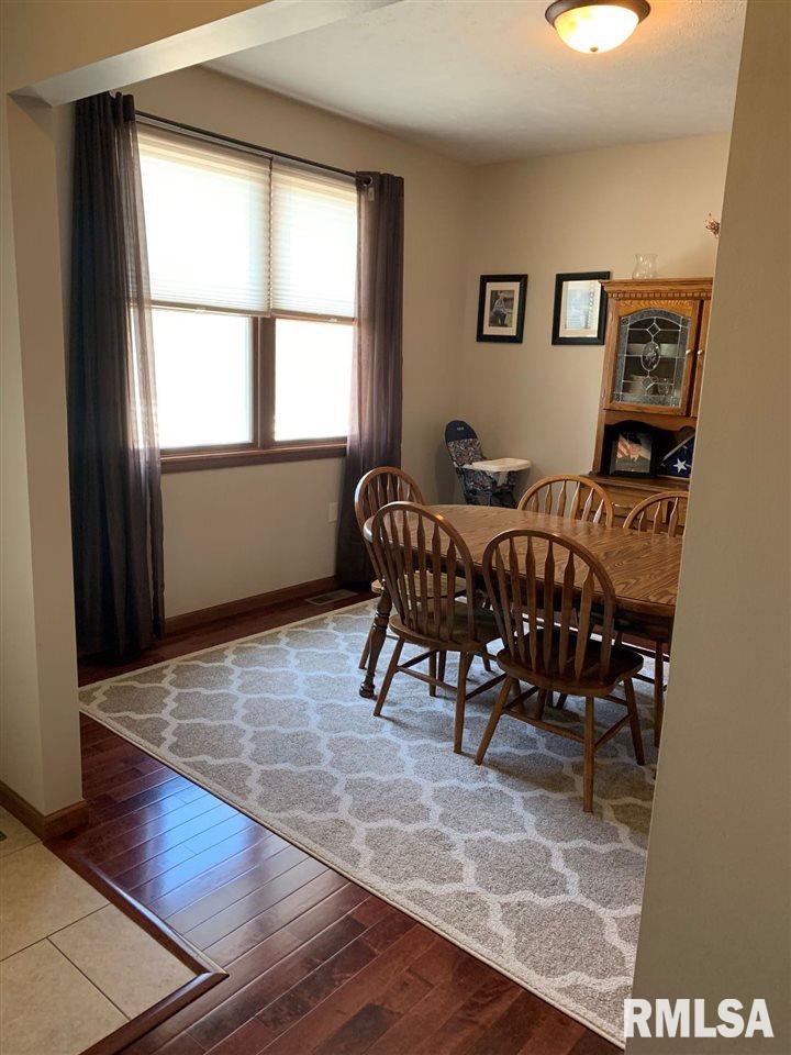 604 Parkview Drive Rochester, IL 62563 - Photo 3 of 36
