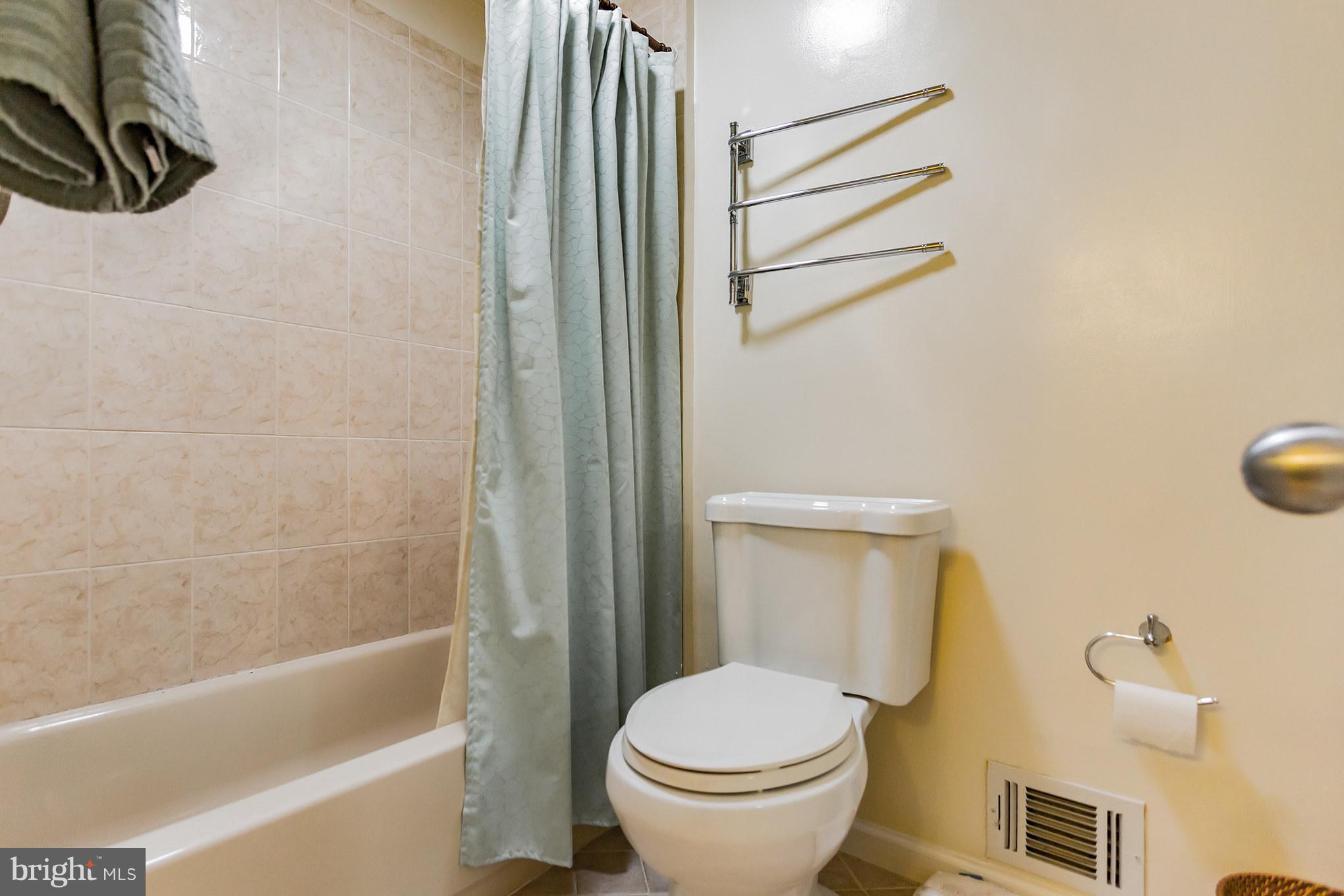 804 Tapawingo Road Southwest Vienna, VA 22180 - Photo 16 of 27 Bath (Master)