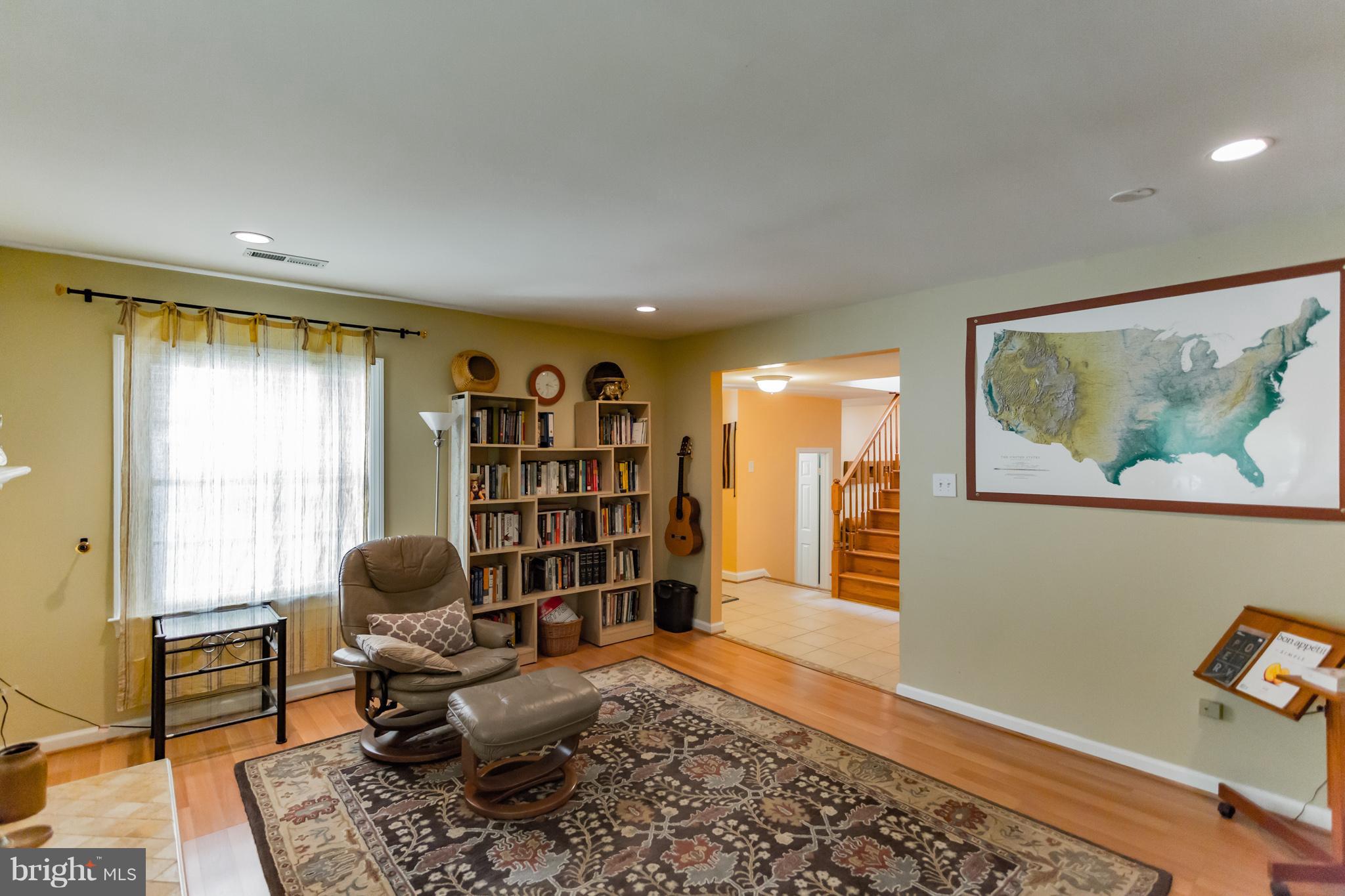 804 Tapawingo Road Southwest Vienna, VA 22180 - Photo 3 of 27 Living Room