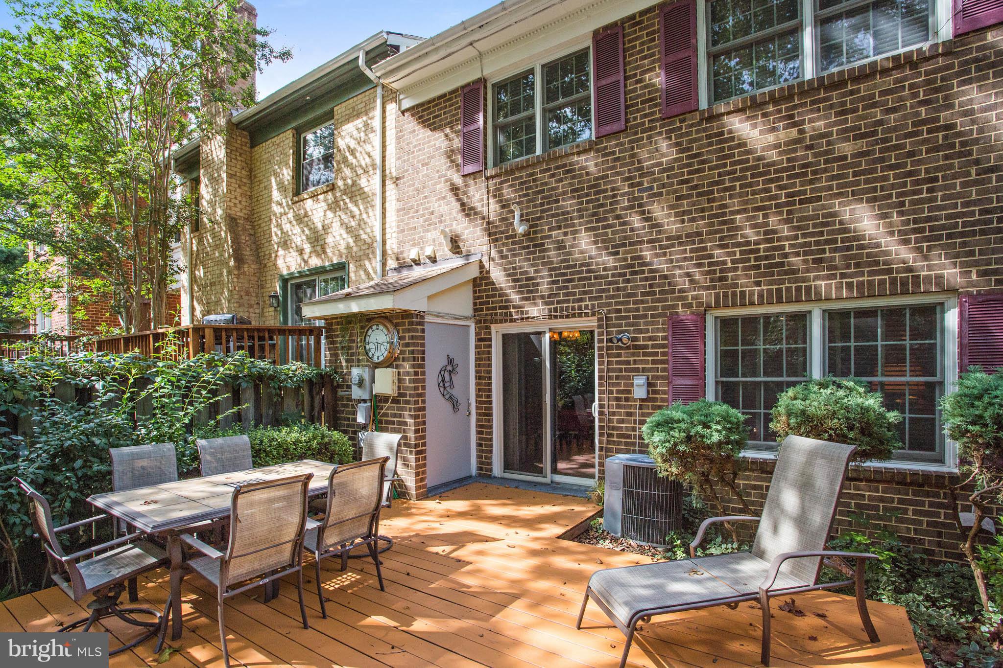 804 Tapawingo Road Southwest Vienna, VA 22180 - Photo 23 of 27 Exterior (Rear)