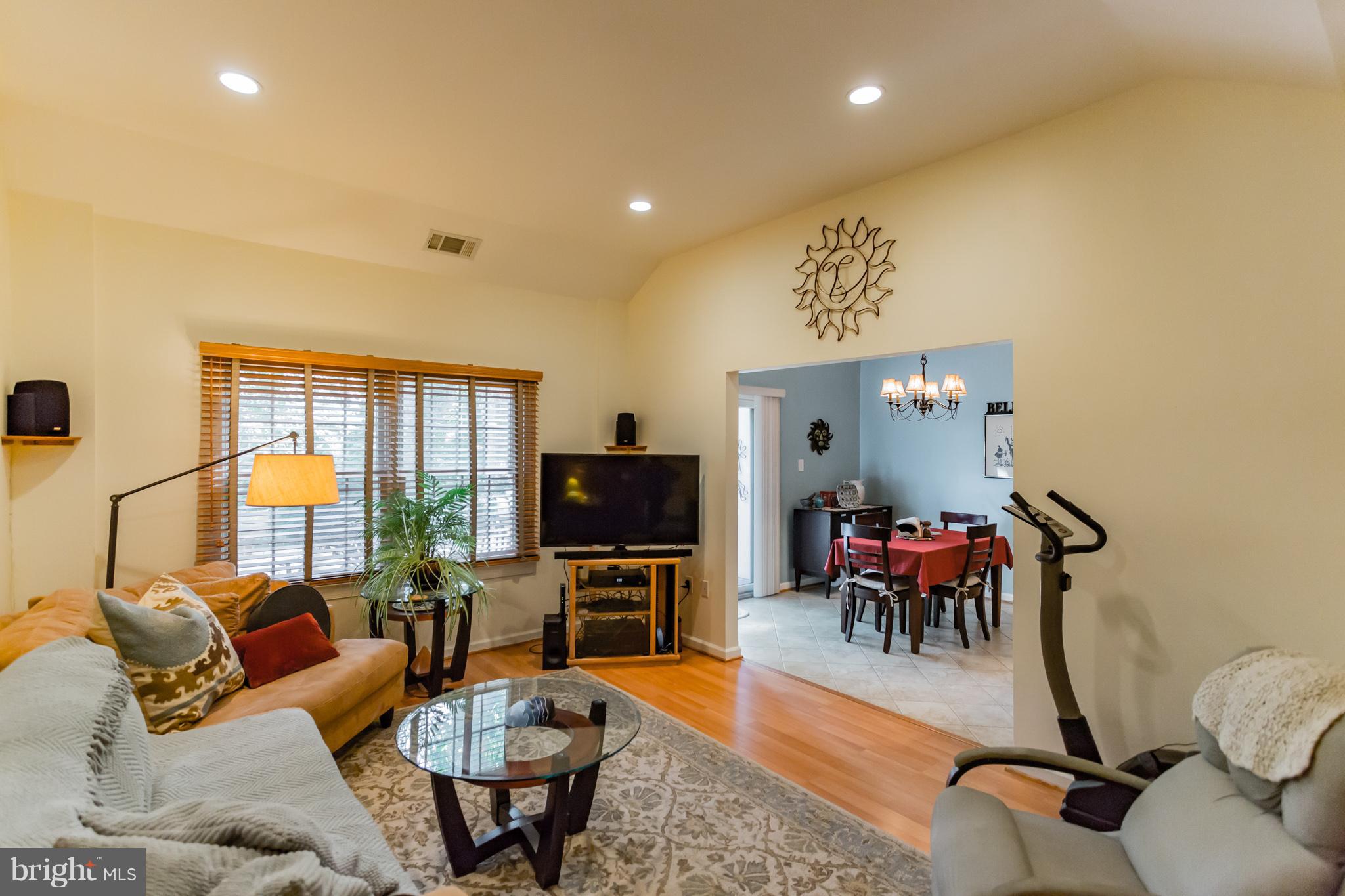 804 Tapawingo Road Southwest Vienna, VA 22180 - Photo 10 of 27 Family Room