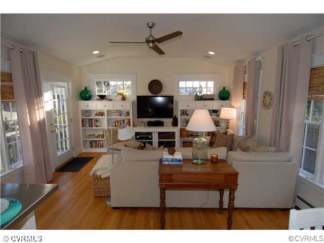 5016 New Kent Road Richmond, VA 23225 - Photo 6 of 12 Den/Family/Great Room - FAMILY ROOM with hardwood