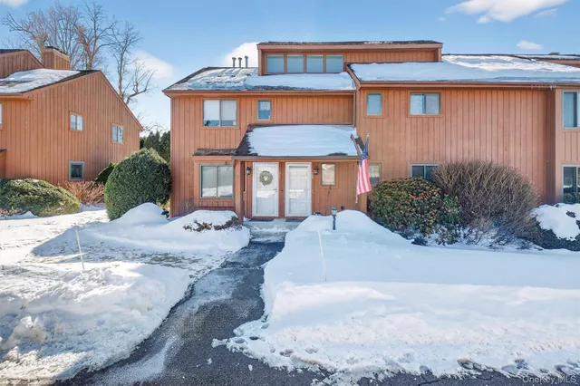 $465,000 | 72 Old Farm Lane, Mohegan Lake, NY 10547