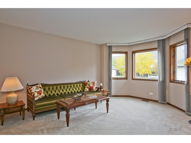 104 Quail Drive Countryside, IL 60525 - Photo 2 of 12