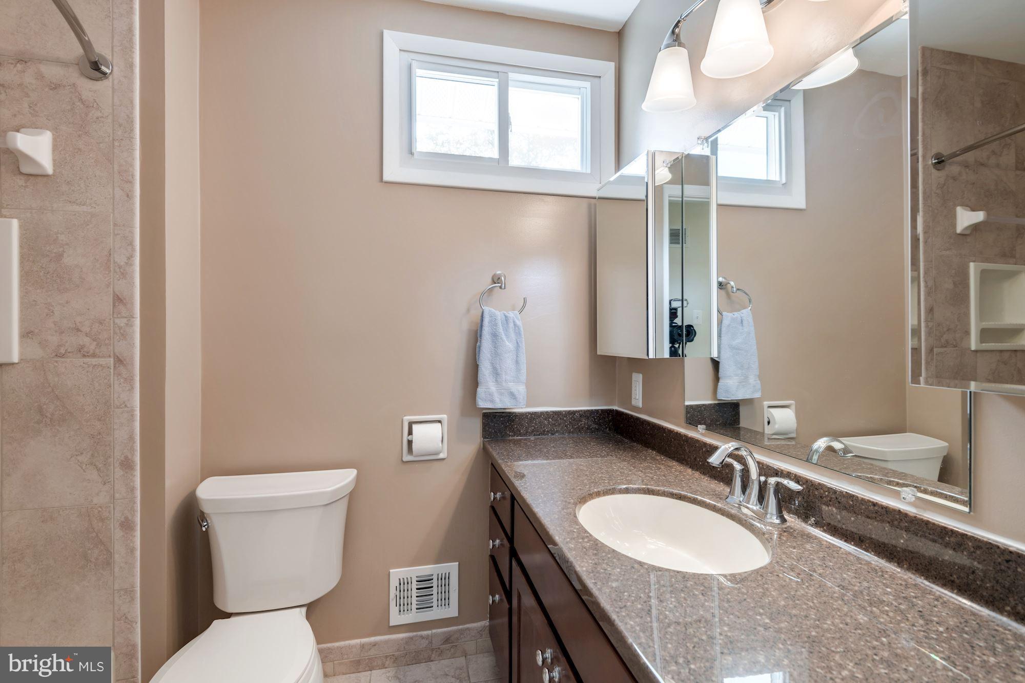 6912 Gillings Road Springfield, VA 22152 - Photo 15 of 28 Bath