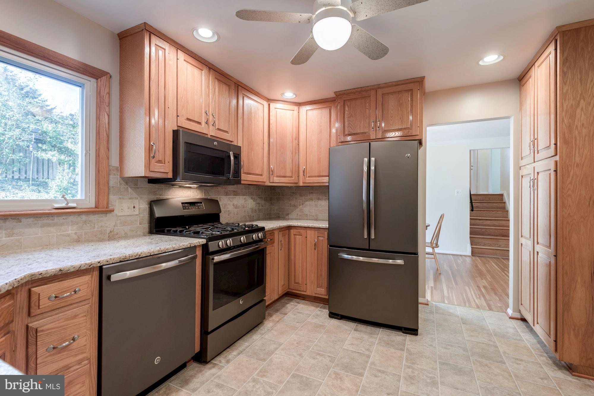 6912 Gillings Road Springfield, VA 22152 - Photo 7 of 28 Kitchen