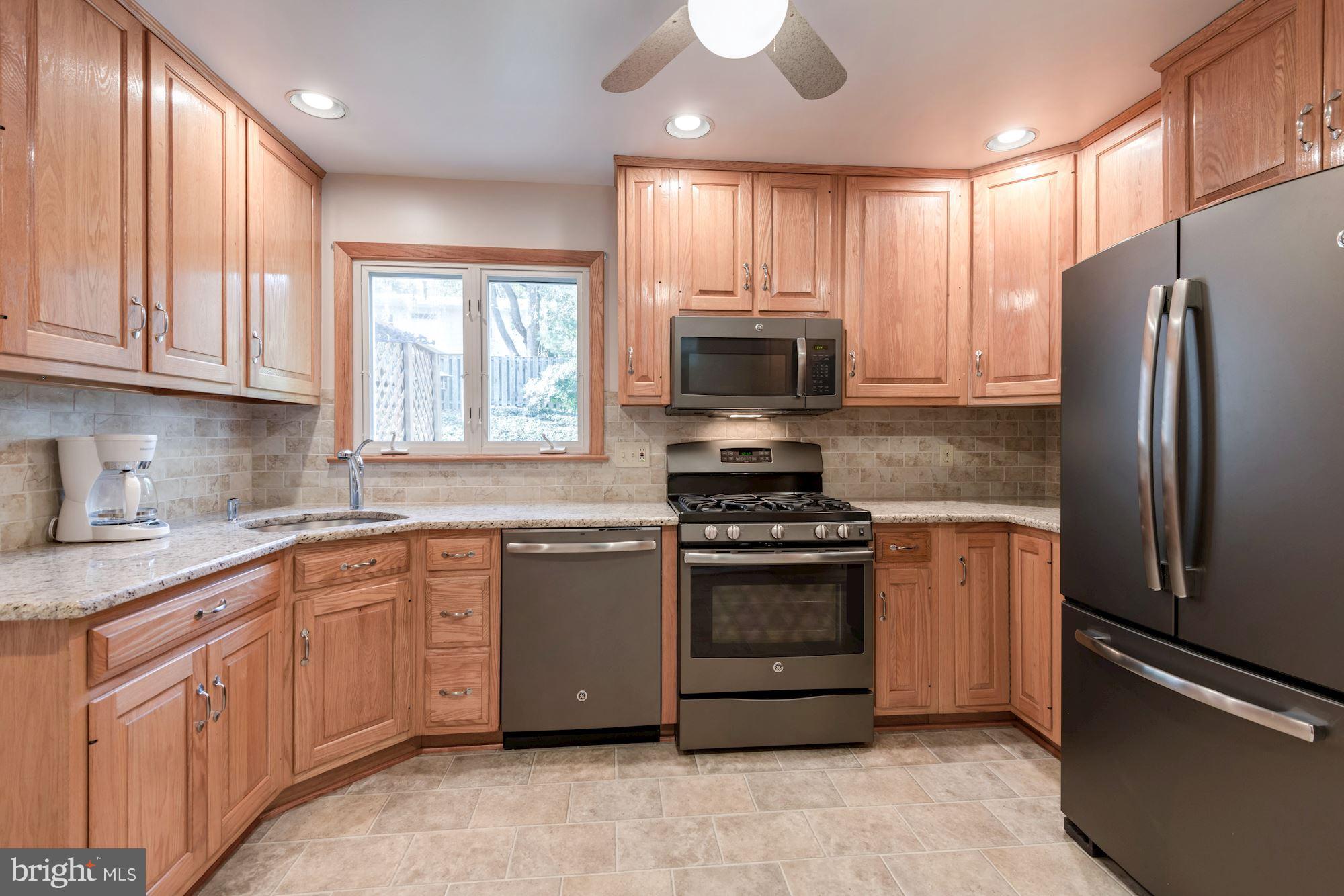 6912 Gillings Road Springfield, VA 22152 - Photo 8 of 28 Kitchen