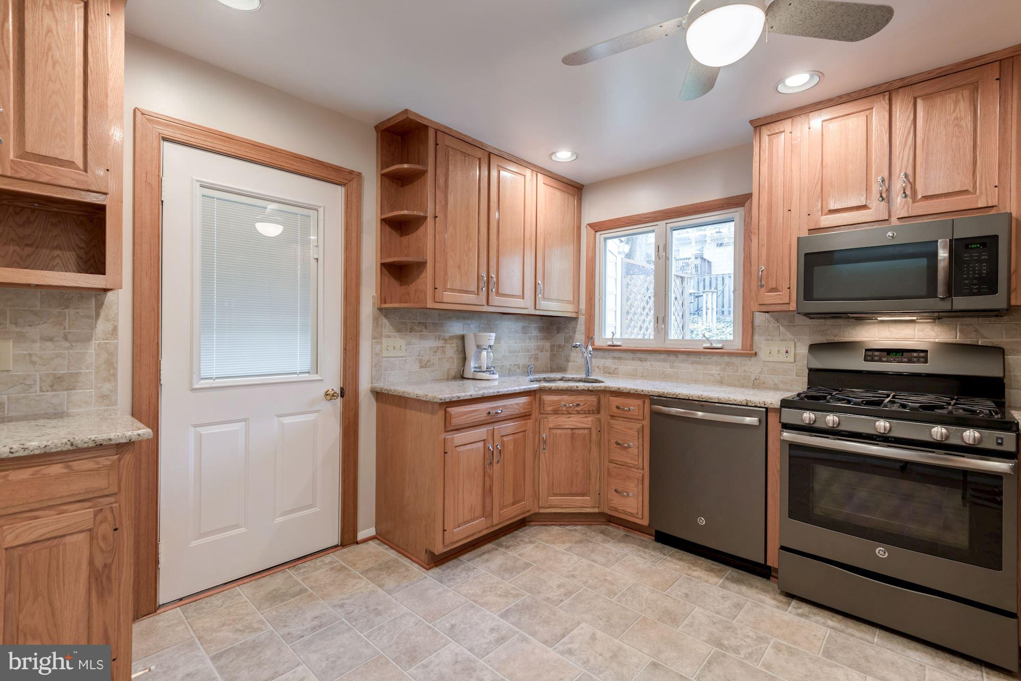 6912 Gillings Road Springfield, VA 22152 - Photo 9 of 28 Kitchen