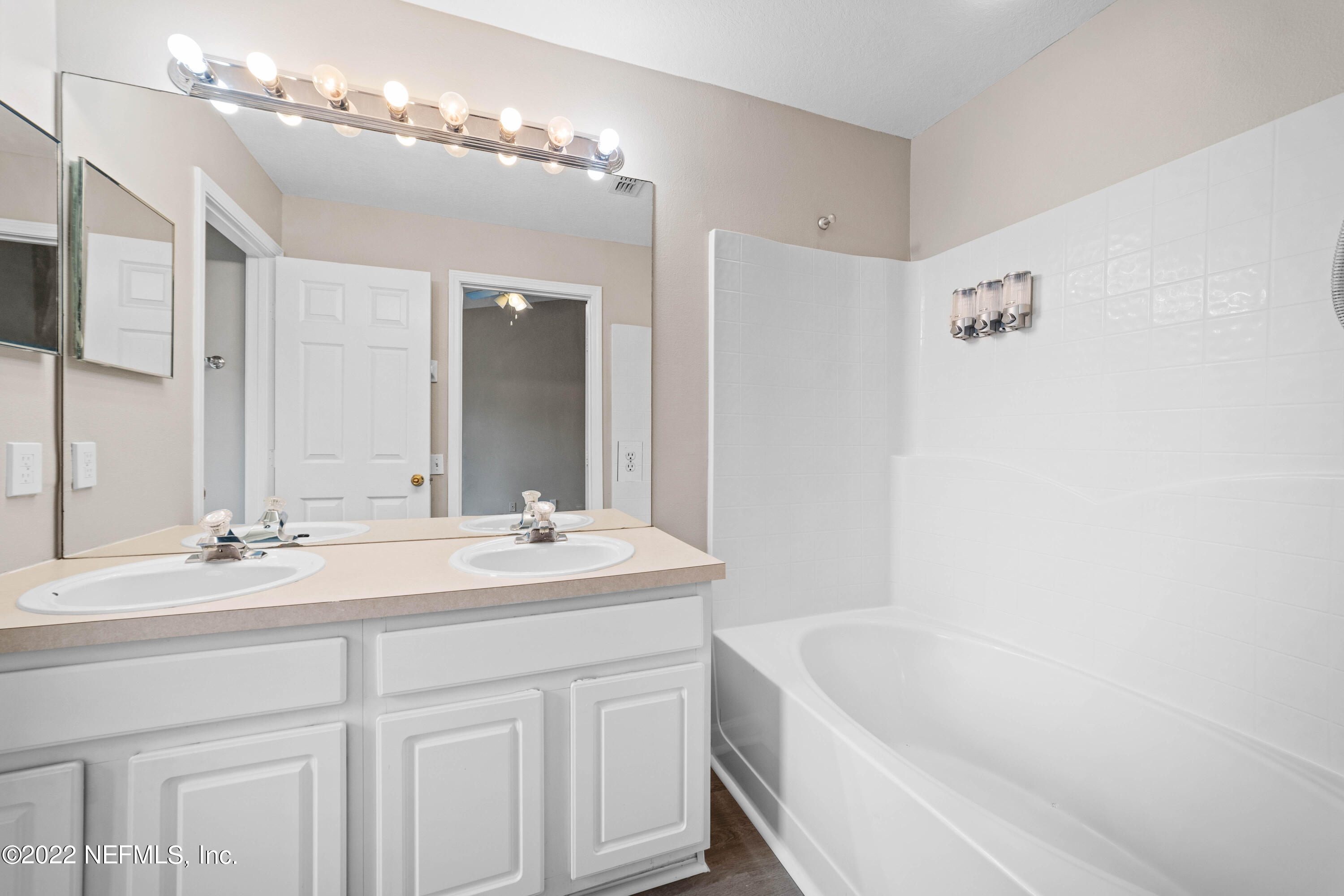 7990 Baymeadows Road East, Unit 1203 Jacksonville, FL 32256 - Photo 18 of 37 Bathroom