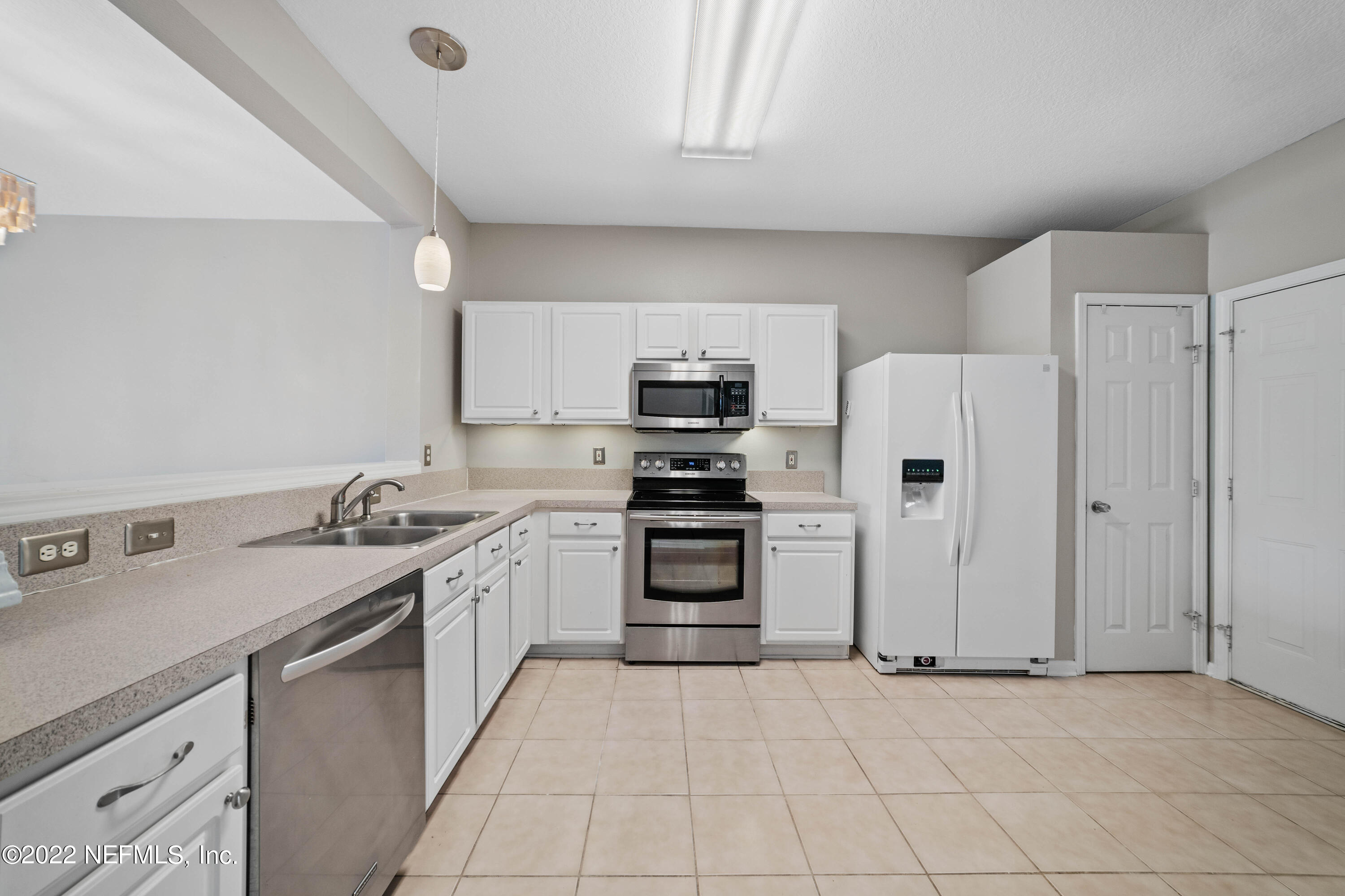 7990 Baymeadows Road East, Unit 1203 Jacksonville, FL 32256 - Photo 4 of 37 Kitchen