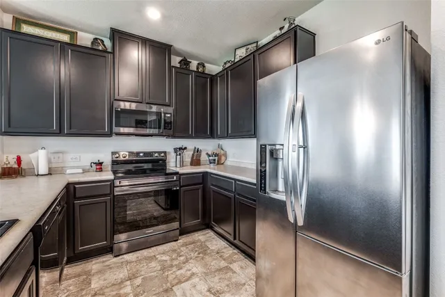 $329,000 | 115 Schuylerville Drive, Elgin, TX 78621