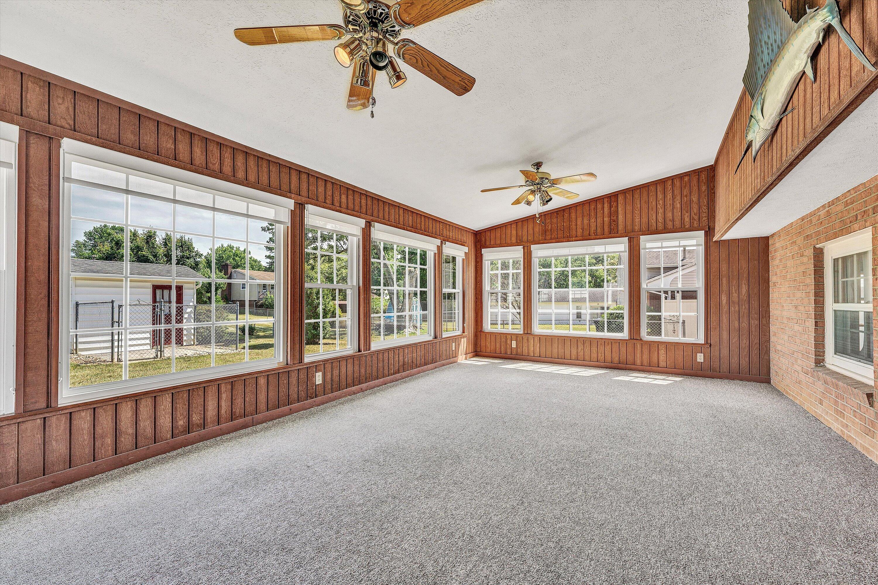 5602 Green Ridge Road Northwest Roanoke, VA 24019 - Photo 3 of 38 26-DSC04324