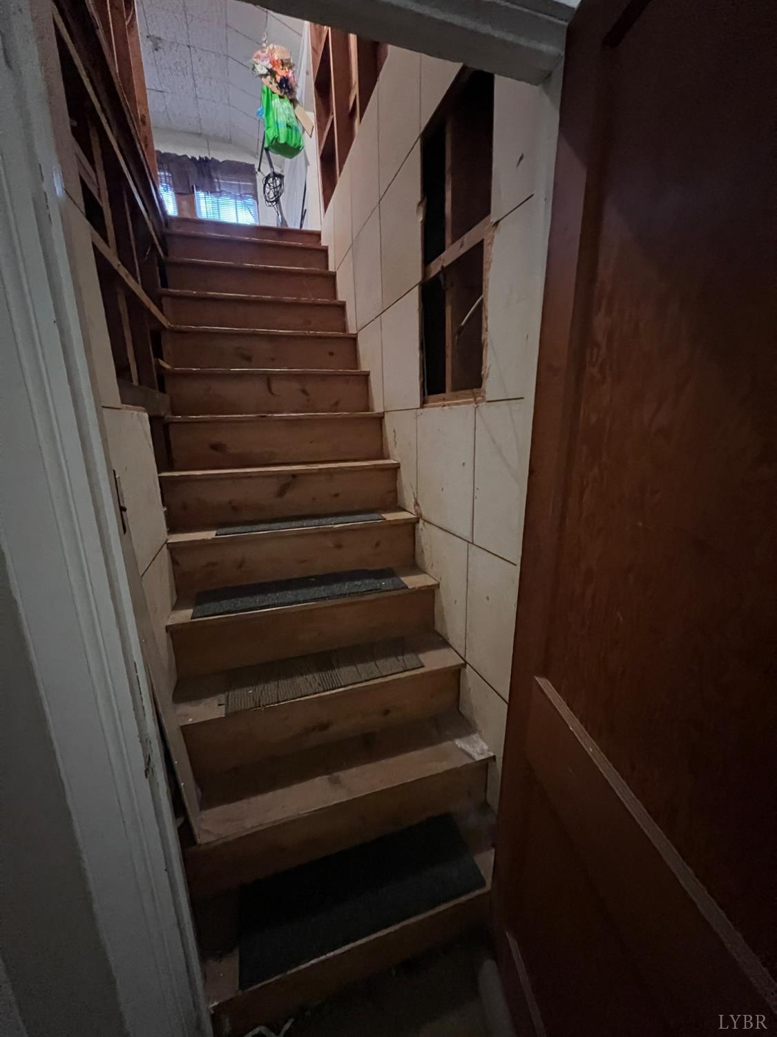 1573 Grit Road Hurt, VA 24563 - Photo 22 of 31 a view of entryway