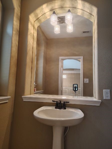25211 Pineglen Terrace Drive Spring, TX 77389 - Photo 7 of 40 Powder bathroom 1st floor