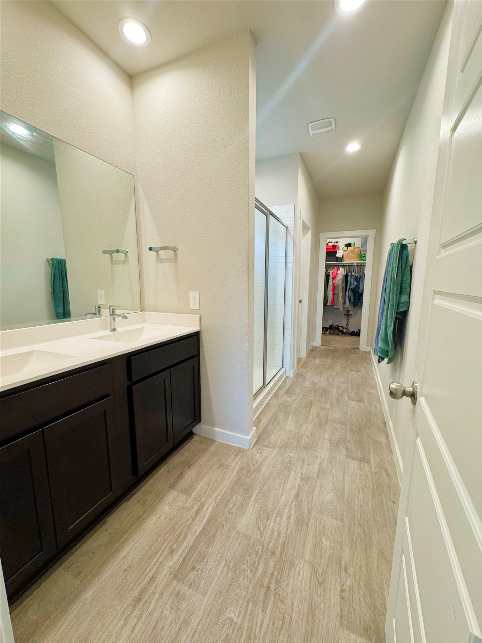 12711 Basinghall Lane Houston, TX 77047 - Photo 13 of 25 a spacious bathroom with a double vanity sink and a mirror