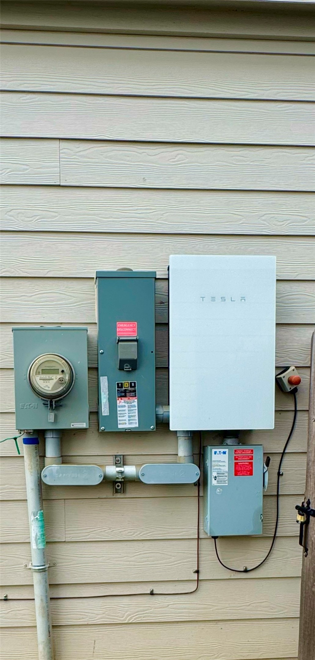 12711 Basinghall Lane Houston, TX 77047 - Photo 4 of 25 a bathroom with a sink and a mirror