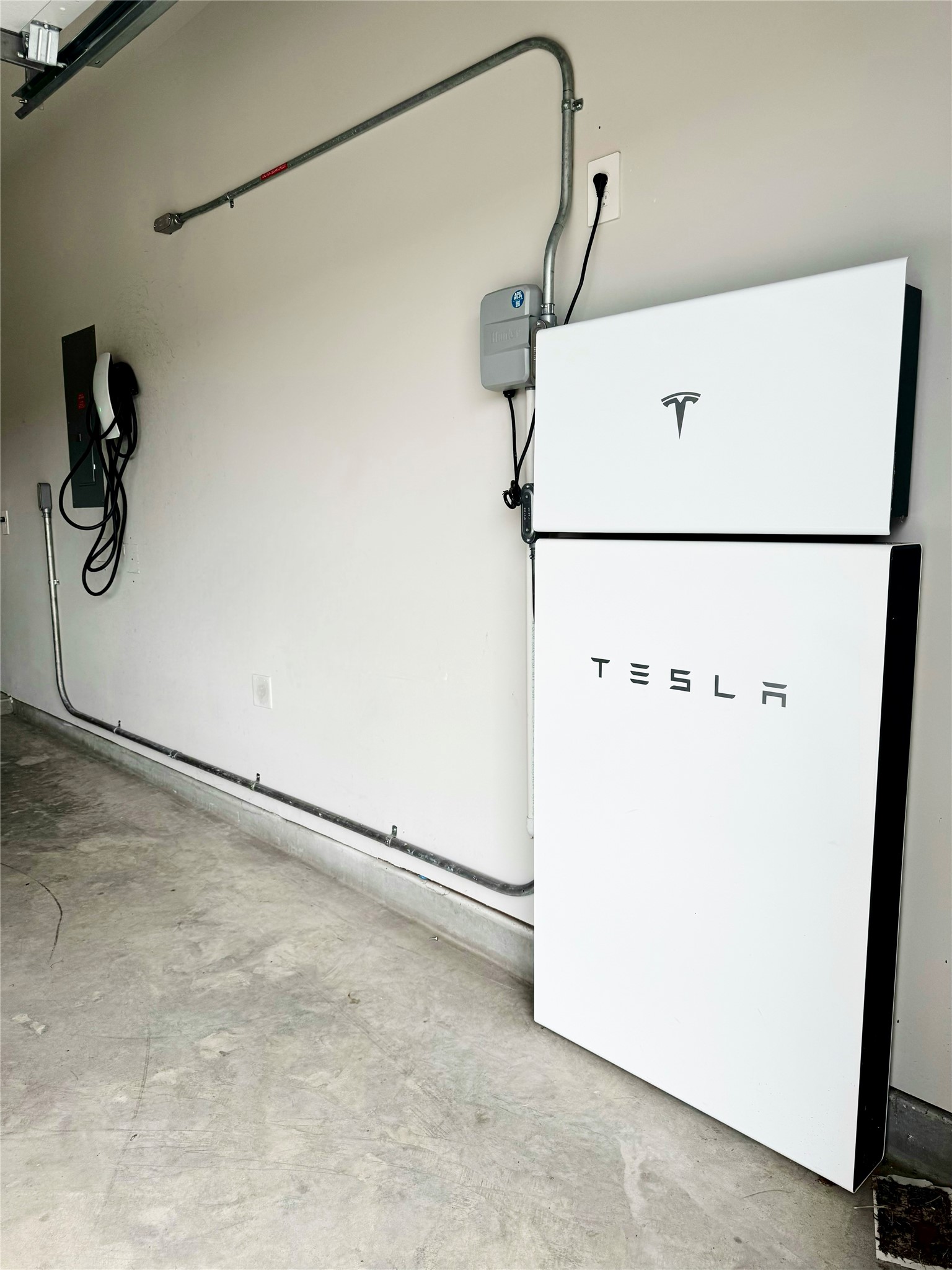 12711 Basinghall Lane Houston, TX 77047 - Photo 5 of 25 a utility room with dryer and washer