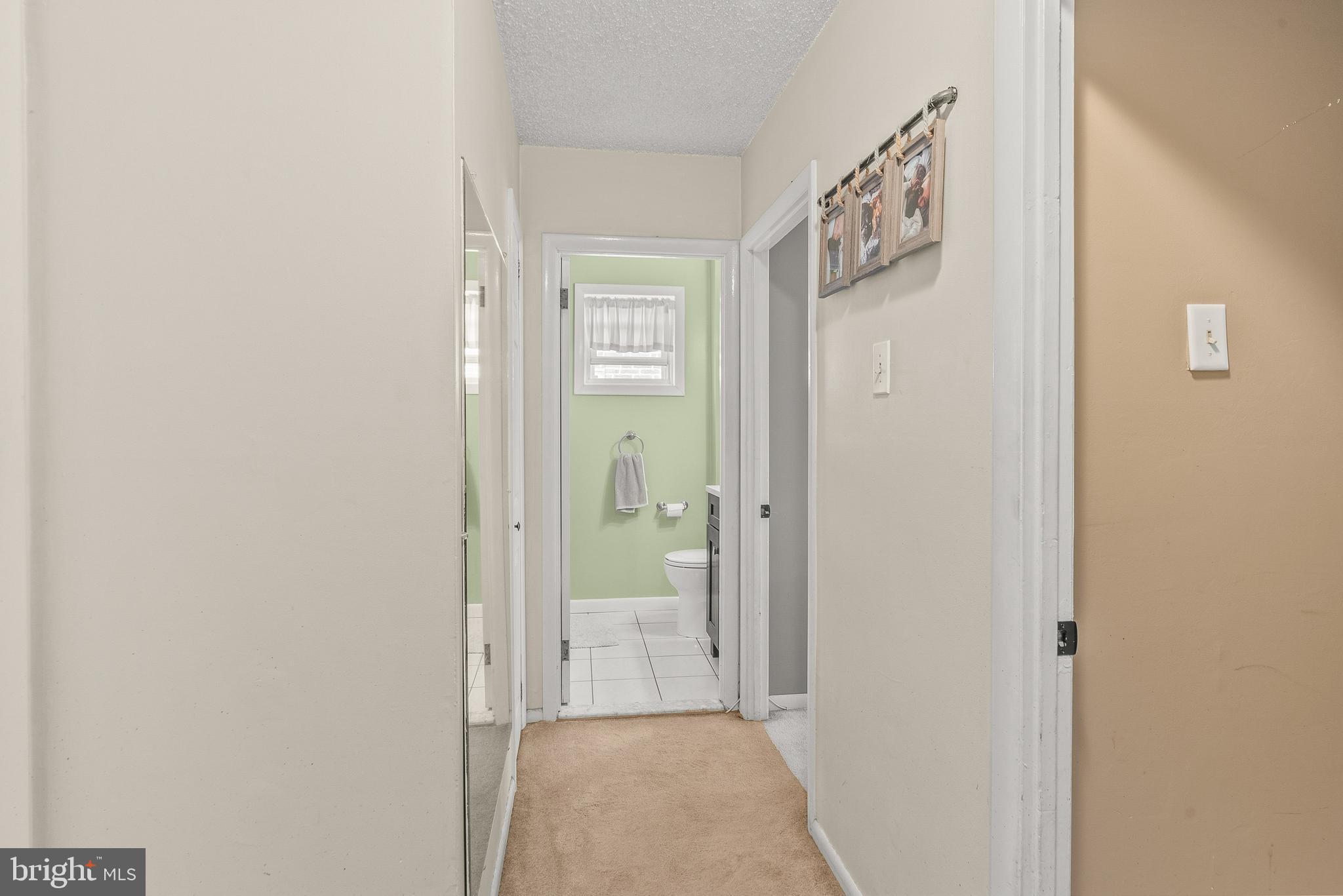 15047 London Road Philadelphia, PA 19116 - Photo 14 of 28 Upper level hallway