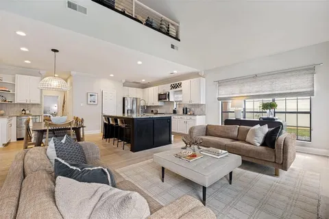 $985,000 | 6135 Belmont Avenue, Dallas, TX 75214