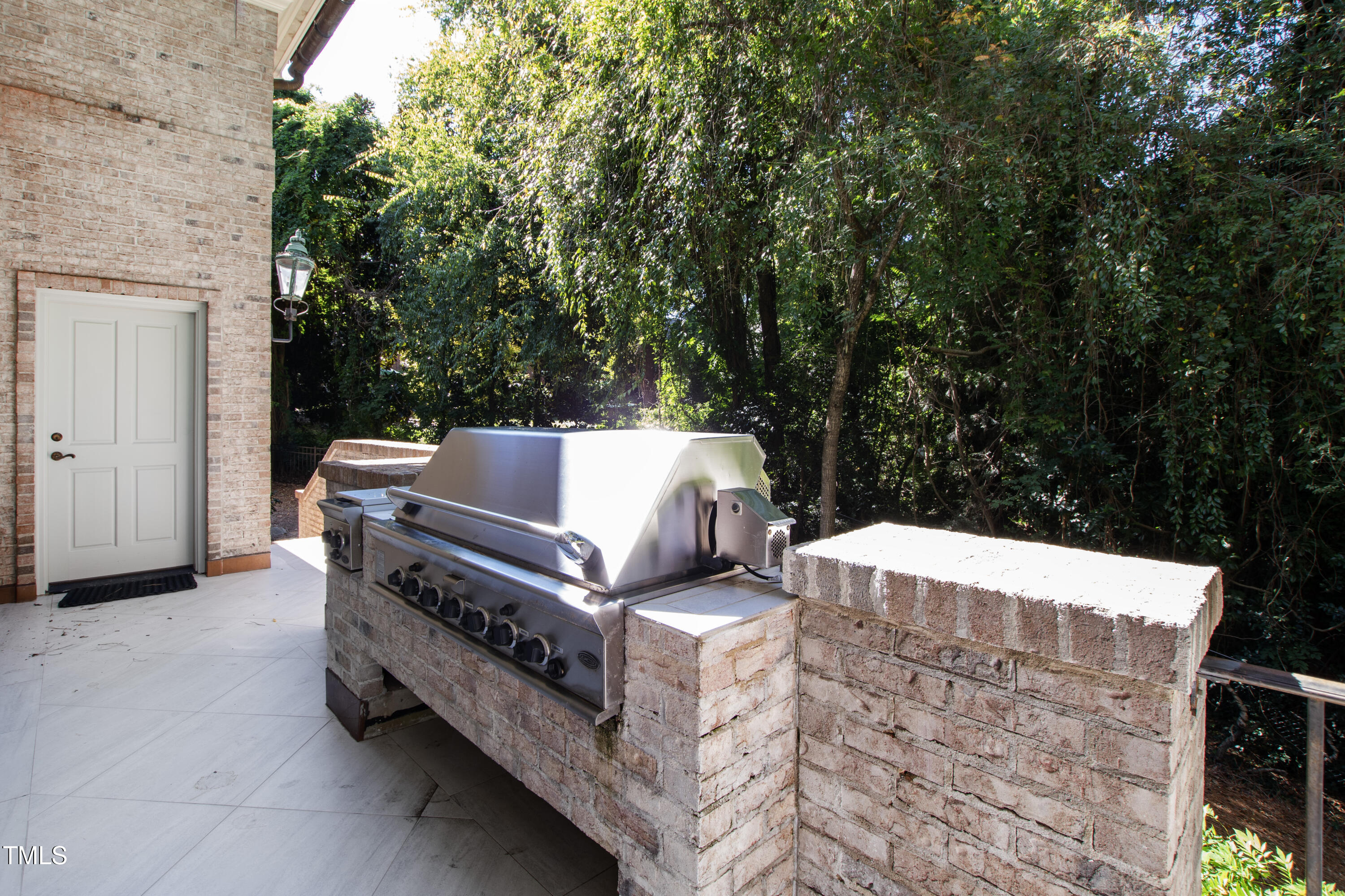 2658 Davis Street Raleigh, NC 27608 - Photo 22 of 99 a view of a terrace with chairs