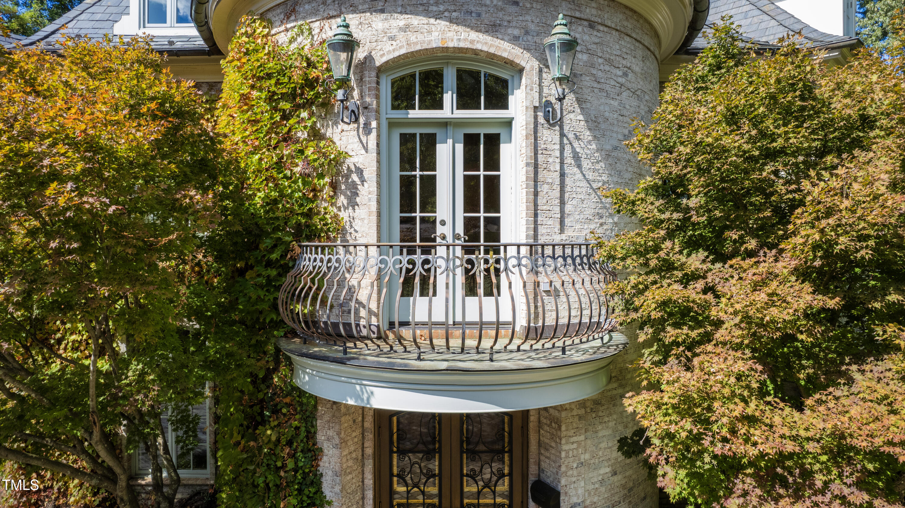 2658 Davis Street Raleigh, NC 27608 - Photo 41 of 99 Balcony (Stair-Access)