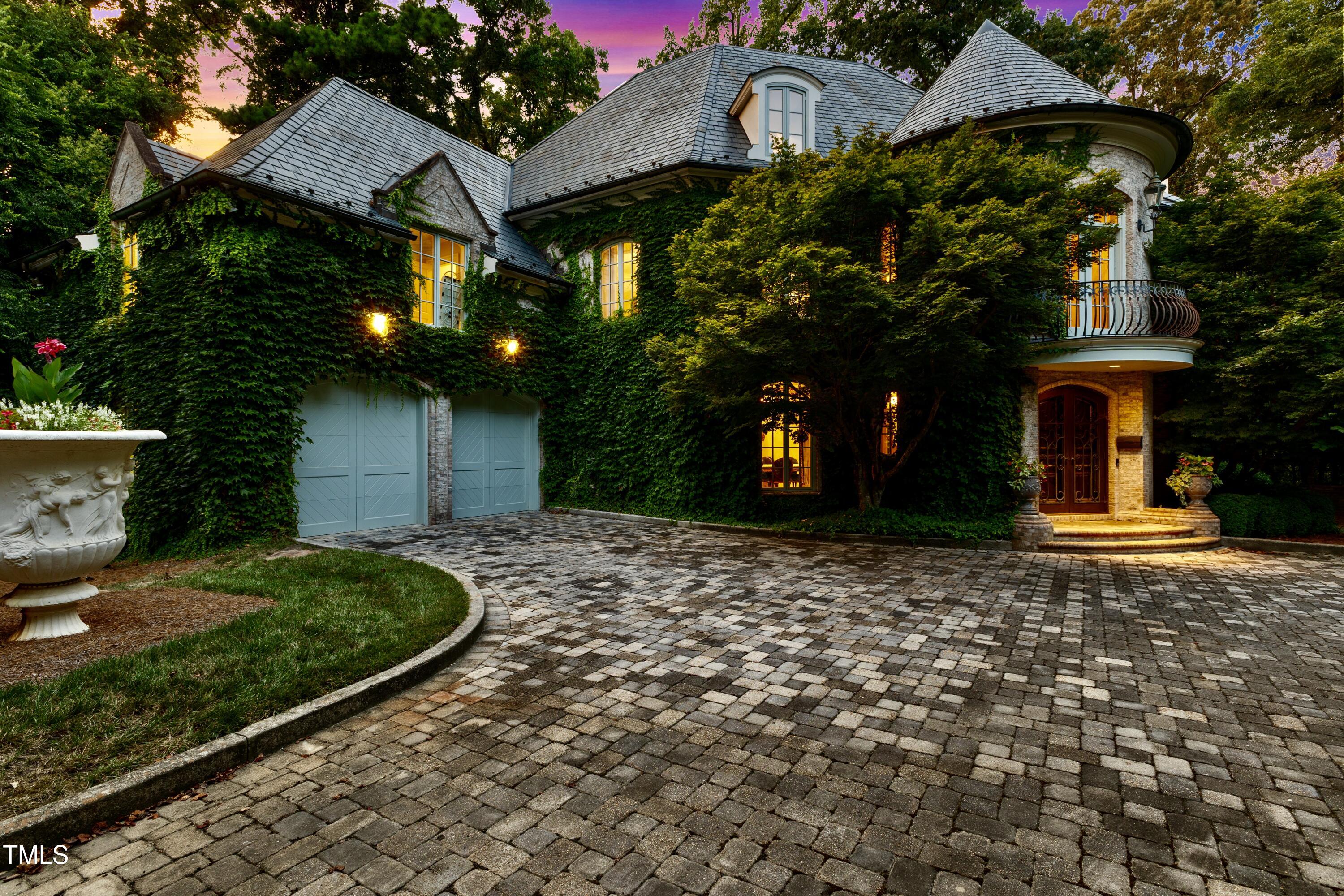 2658 Davis Street Raleigh, NC 27608 - Photo 5 of 99 Front (Twilight)