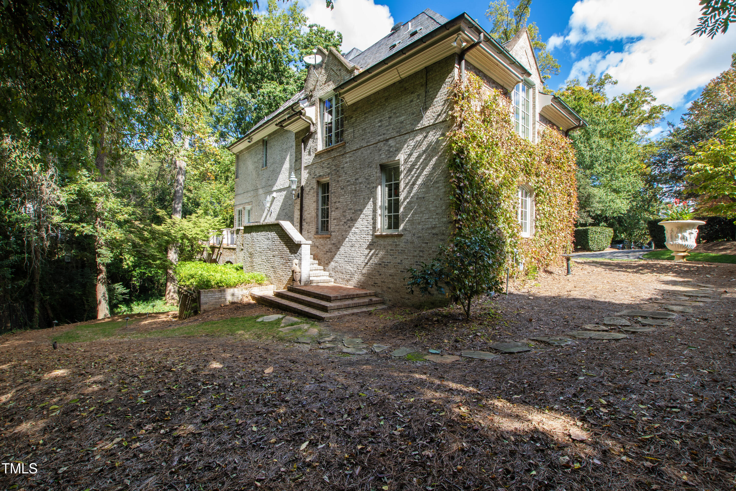 2658 Davis Street Raleigh, NC 27608 - Photo 90 of 99 Sideyard