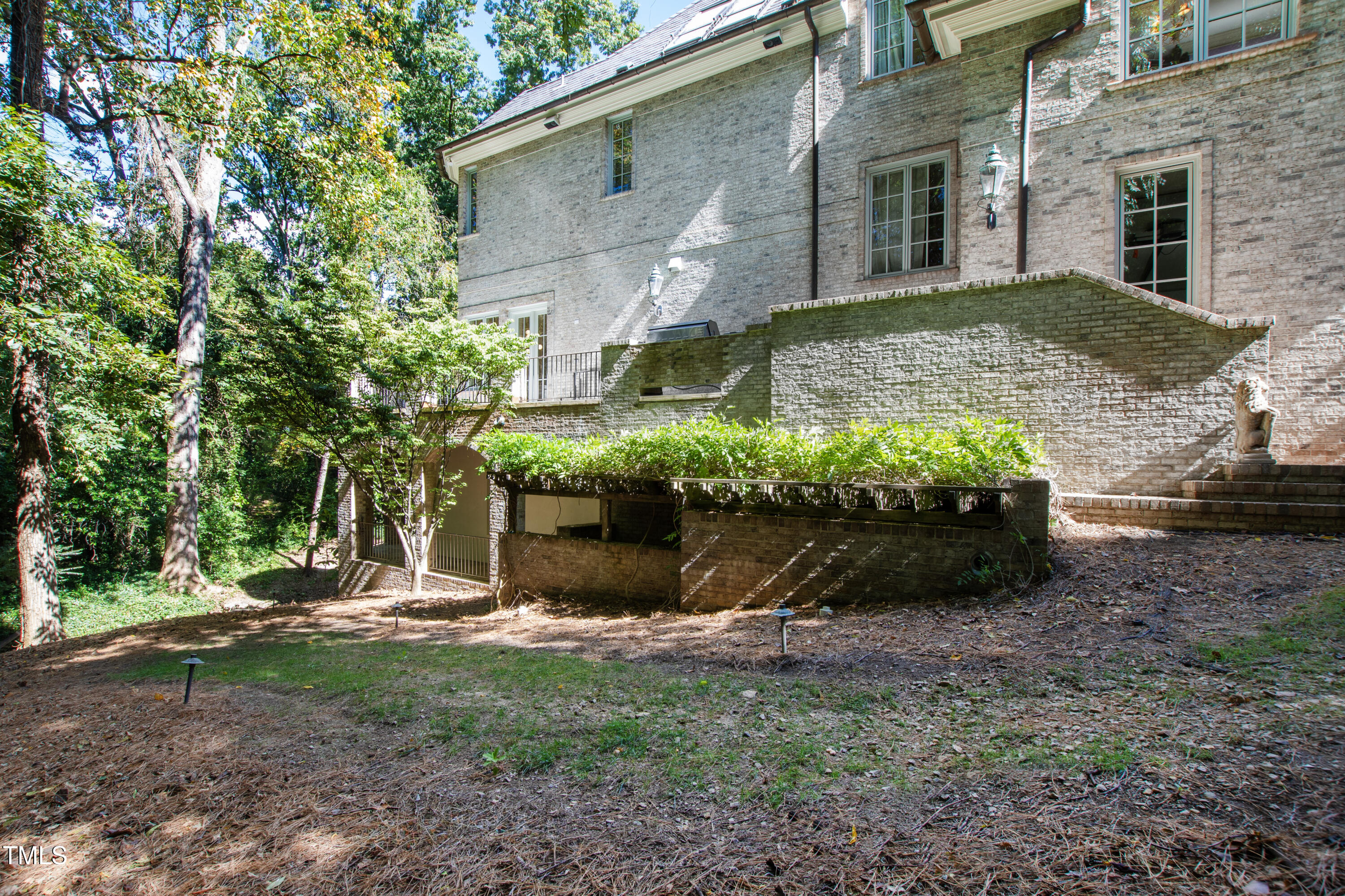 2658 Davis Street Raleigh, NC 27608 - Photo 93 of 99 Sideyard