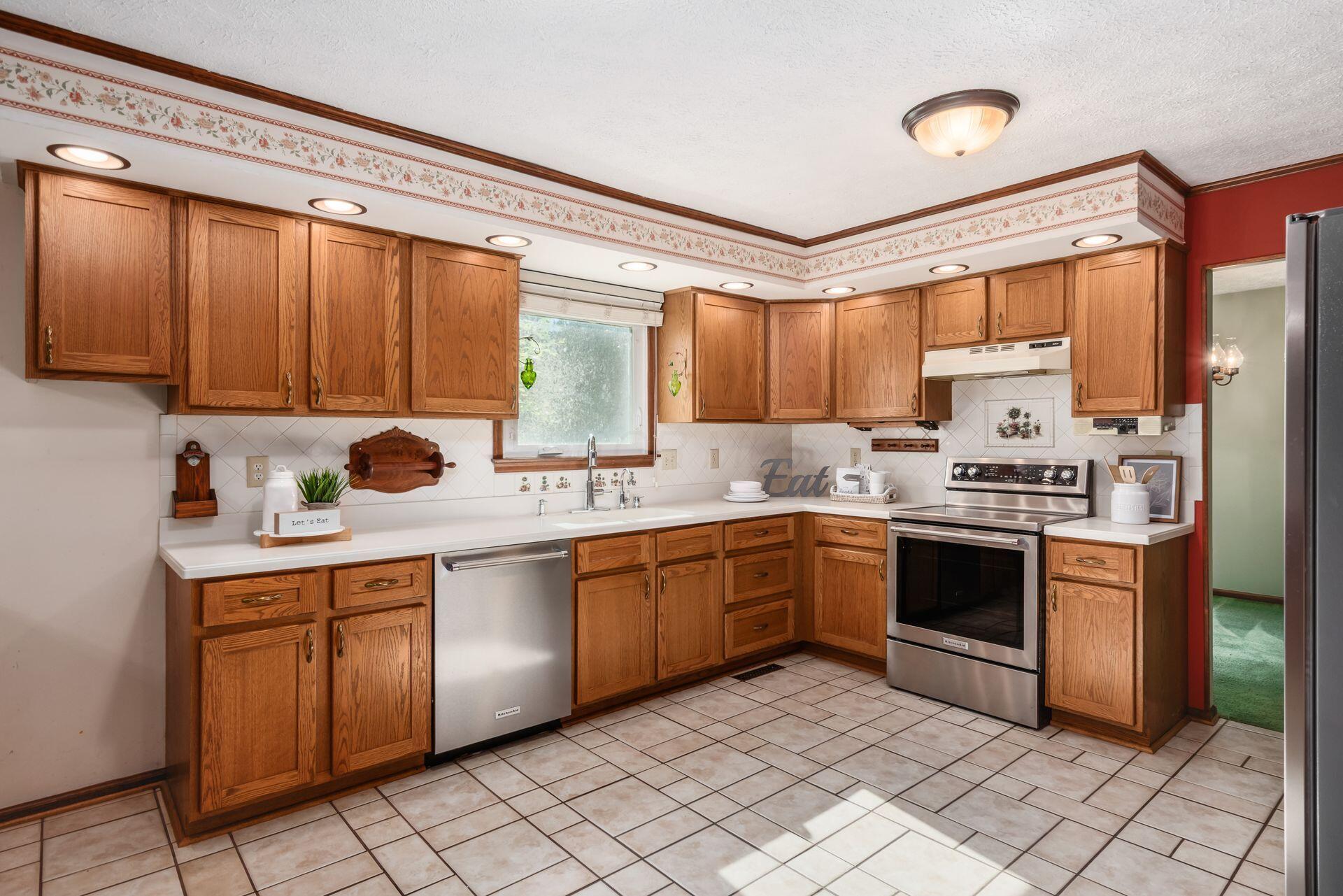 6945 Cooper Road Columbus, OH 43231 - Photo 13 of 48 013_4ed93b4d78_g cooper rd-31