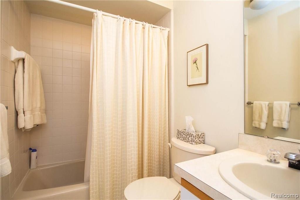 5388 Parkgrove Road, Unit 21 Ann Arbor, MI 48103 - Photo 28 of 35