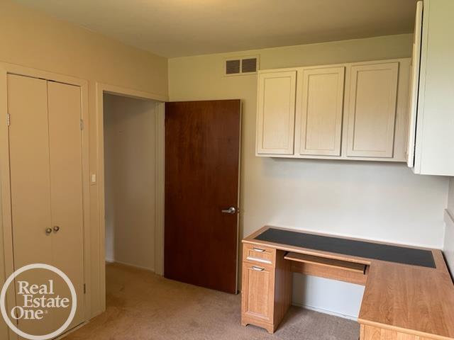 664 Shoreham Road Grosse Pointe, MI 48236 - Photo 12 of 22 50086822-11.JPG