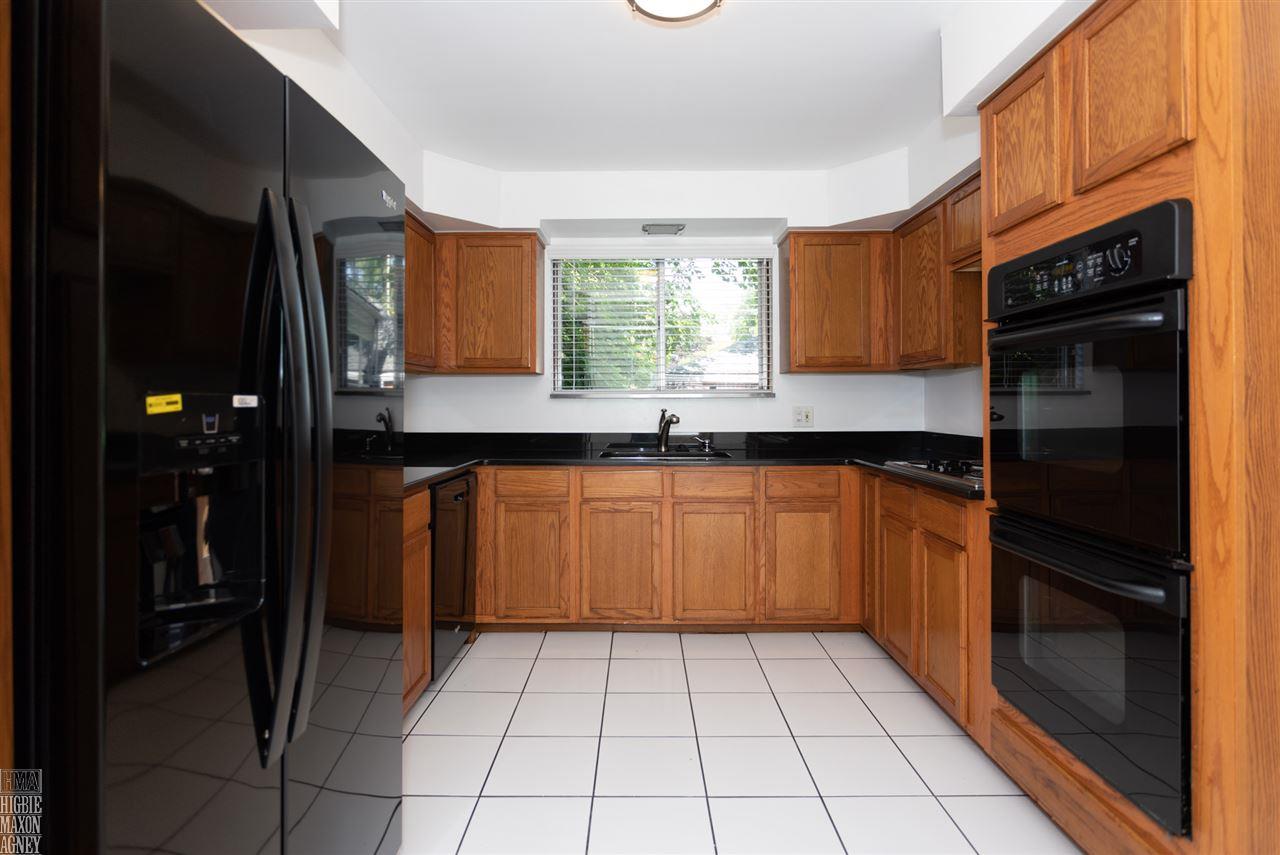 791 Lake Shore Road Grosse Pointe, MI 48236 - Photo 4 of 14 31390787-3.JPG