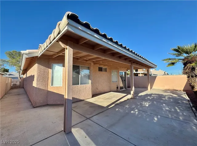$2,050 | 1009 Torington Drive, Las Vegas, NV 89108