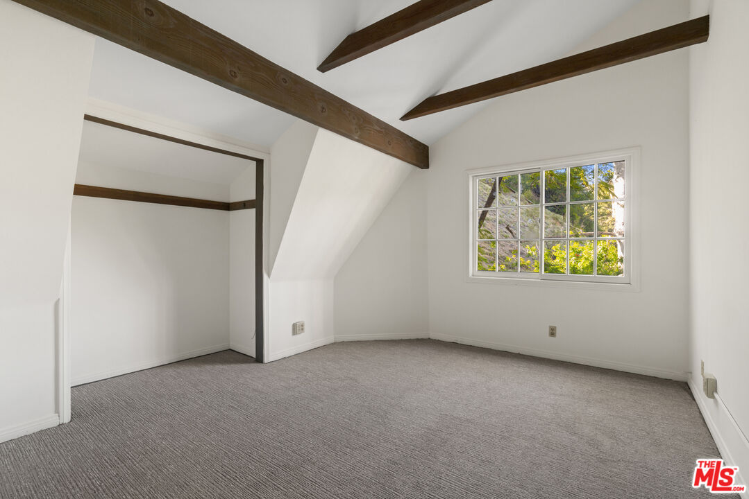 3371 Mandeville Canyon Road Los Angeles, CA 90049 - Photo 28 of 44 an empty room with windows
