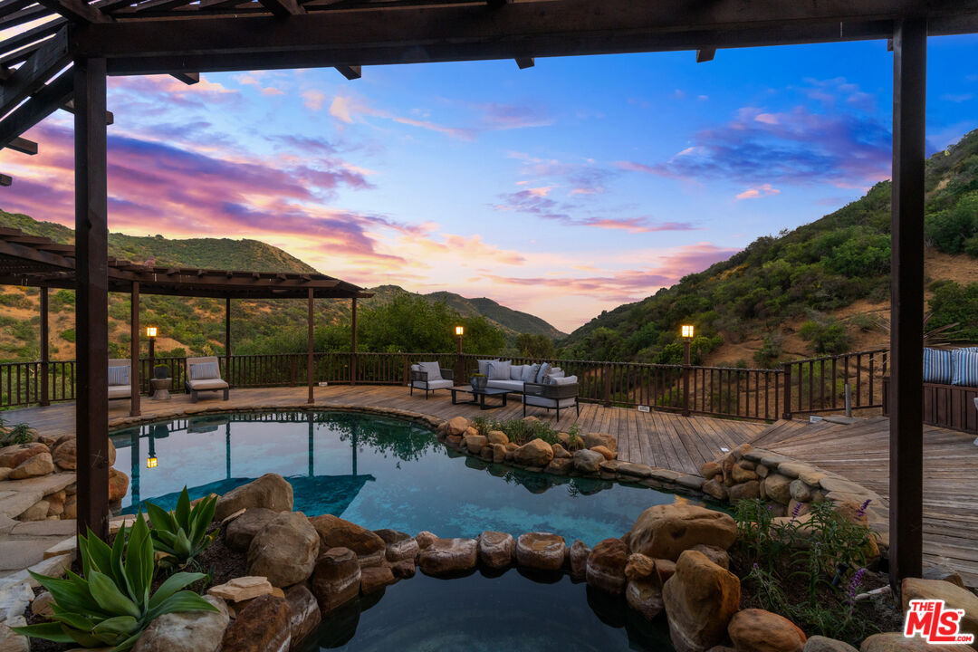 3371 Mandeville Canyon Road Los Angeles, CA 90049 - Photo 42 of 44