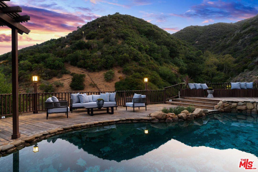 3371 Mandeville Canyon Road Los Angeles, CA 90049 - Photo 44 of 44 a view of a backyard with sitting area